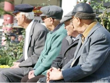 Νέες δραματικές μειώσεις στις συντάξεις: Ποιοί θα χάσουν έως και 320 ευρώ